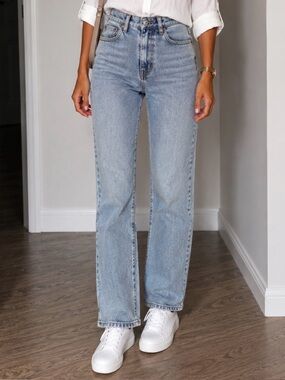 High-Rise Straight Leg Jeans - Light Blue